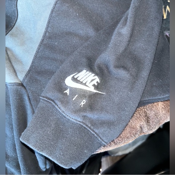 Nike Black Sweatshirt with Gray Stripes - Picture 4 of 4